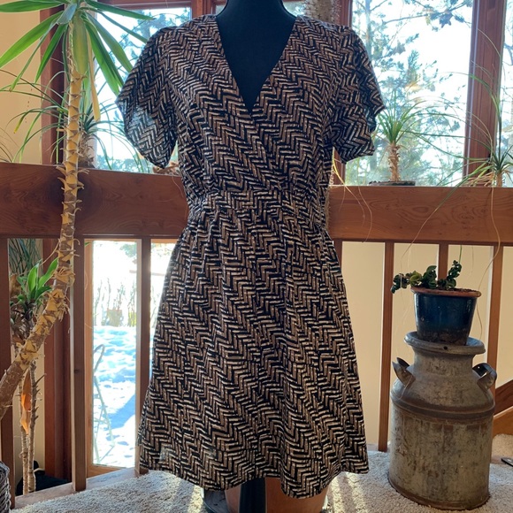 Light and flowy Dress - Picture 1 of 5